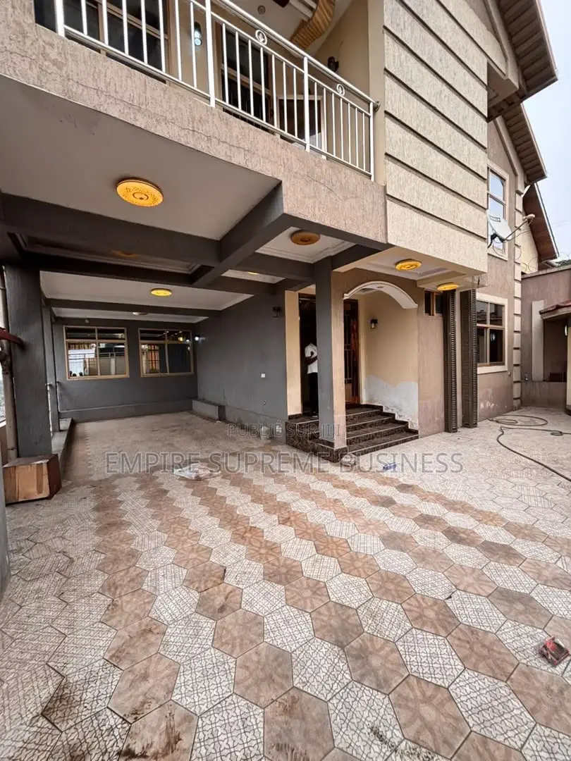 5chbre Maison dans Ngaliema à Louer