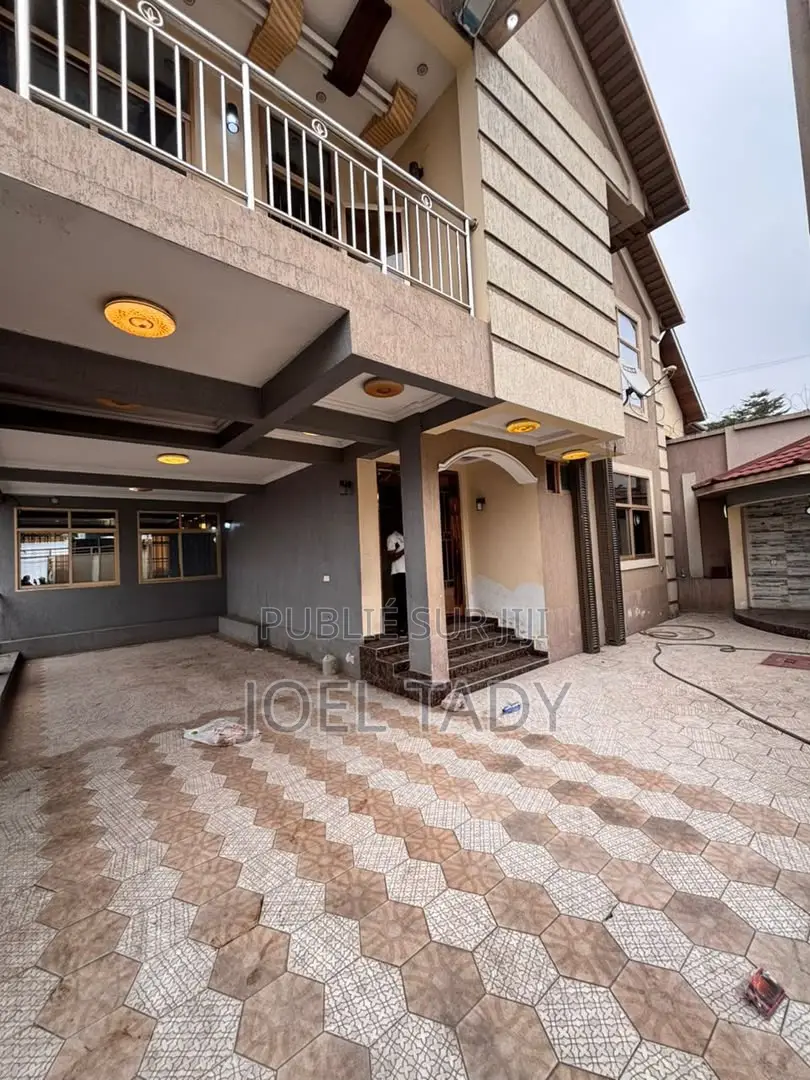 5chbre Maison dans Ngaliema à Louer