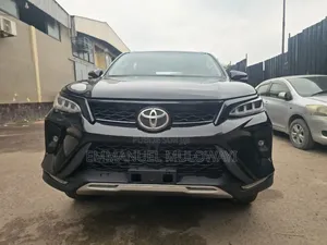 Nouveau Toyota Fortuner 2023 Noir