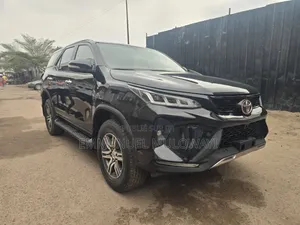 Nouveau Toyota Fortuner 2023 Noir