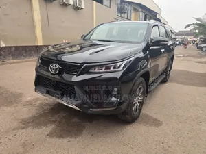 Nouveau Toyota Fortuner 2023 Noir
