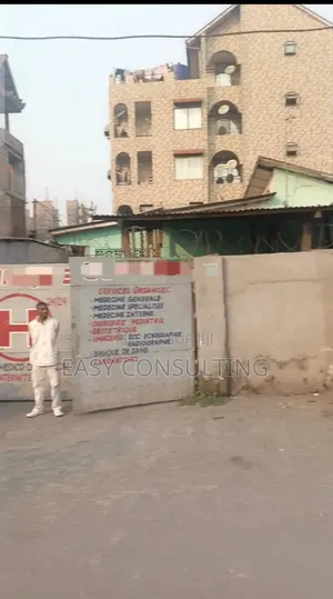 Vente Parcelle À Barumbu Sur Macadam – Au Coin | Morcellement Possible