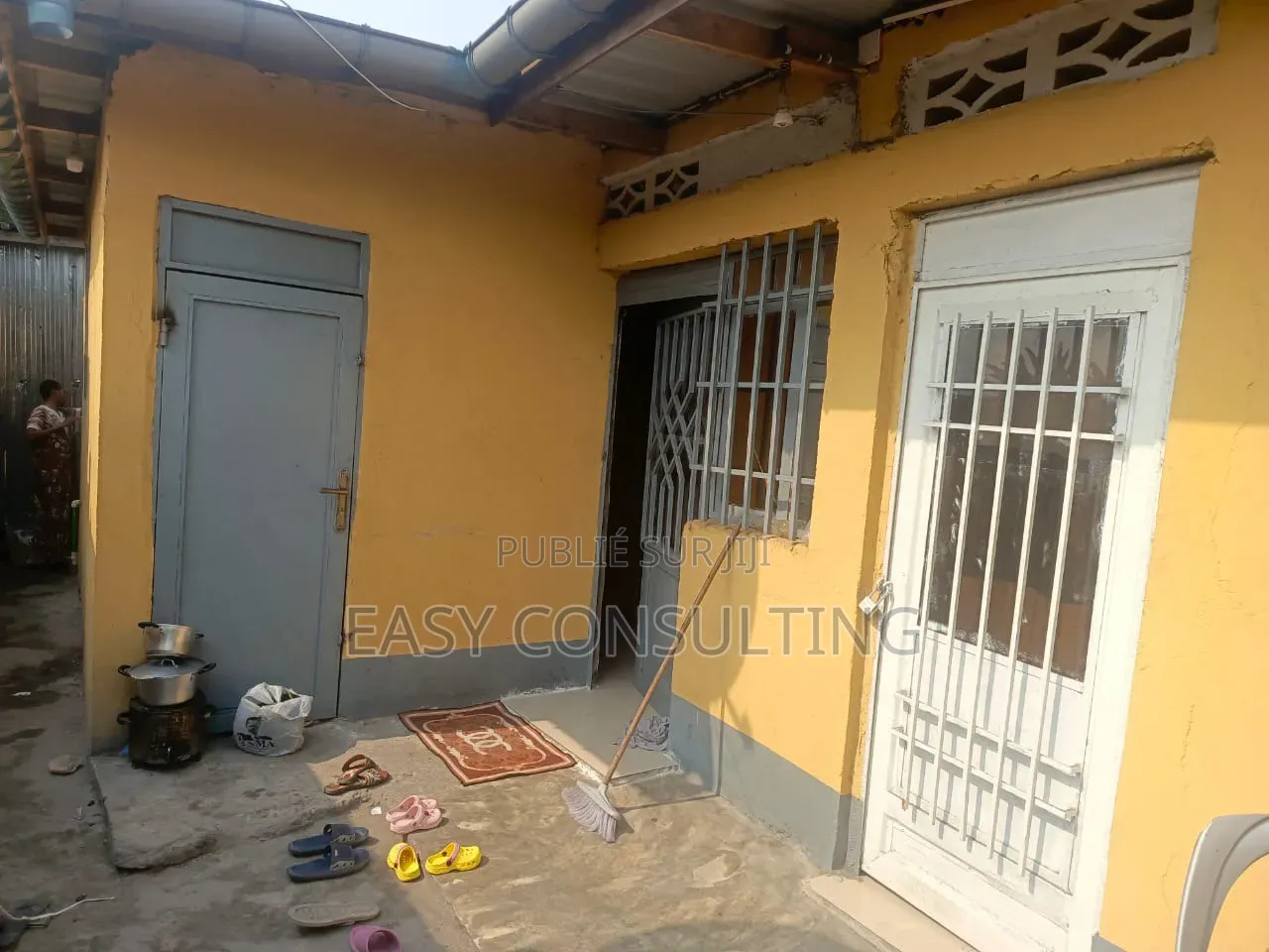 2chbre Villa dans Foire, Lemba à Vendre