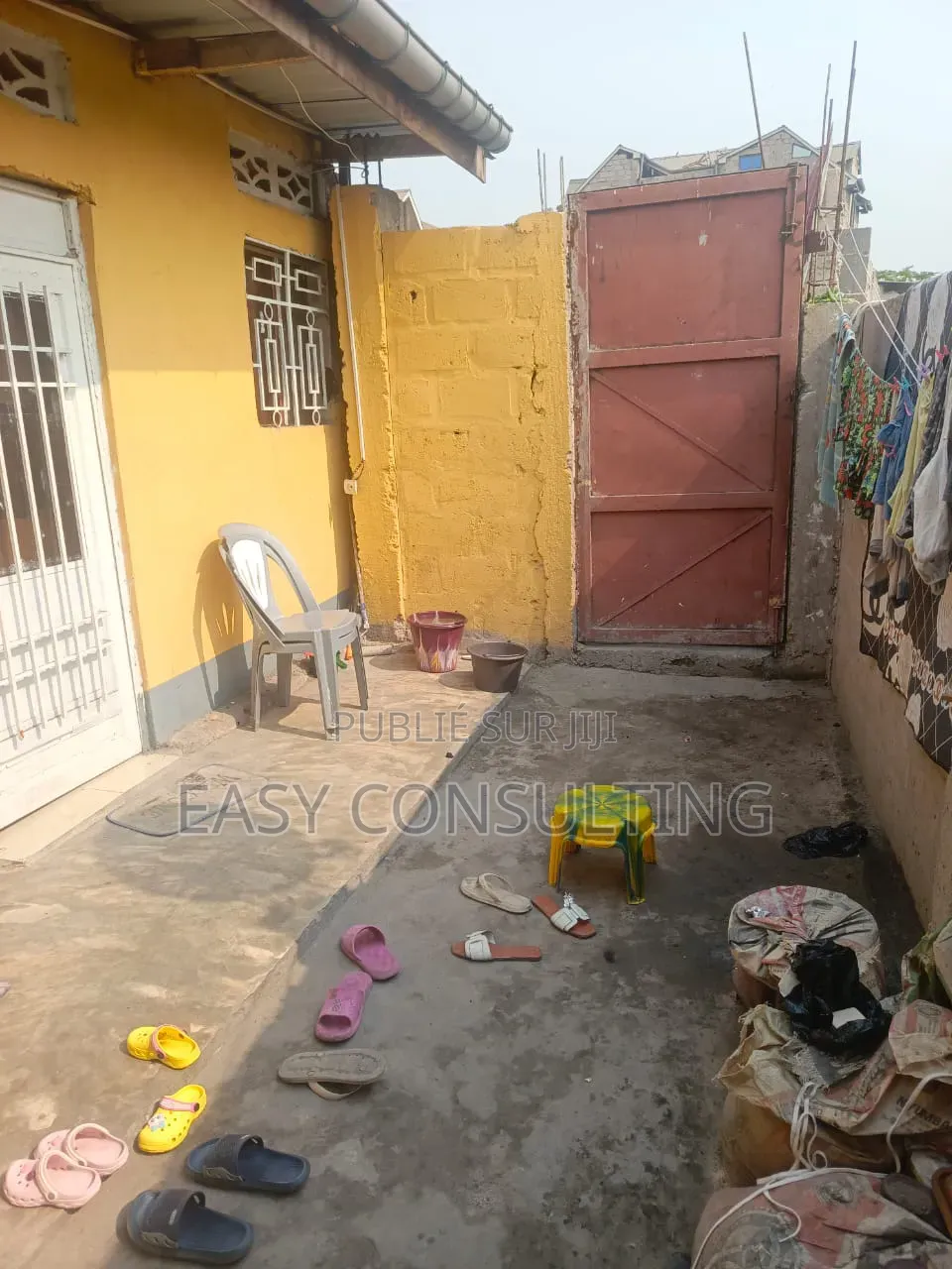 2chbre Villa dans Foire, Lemba à Vendre