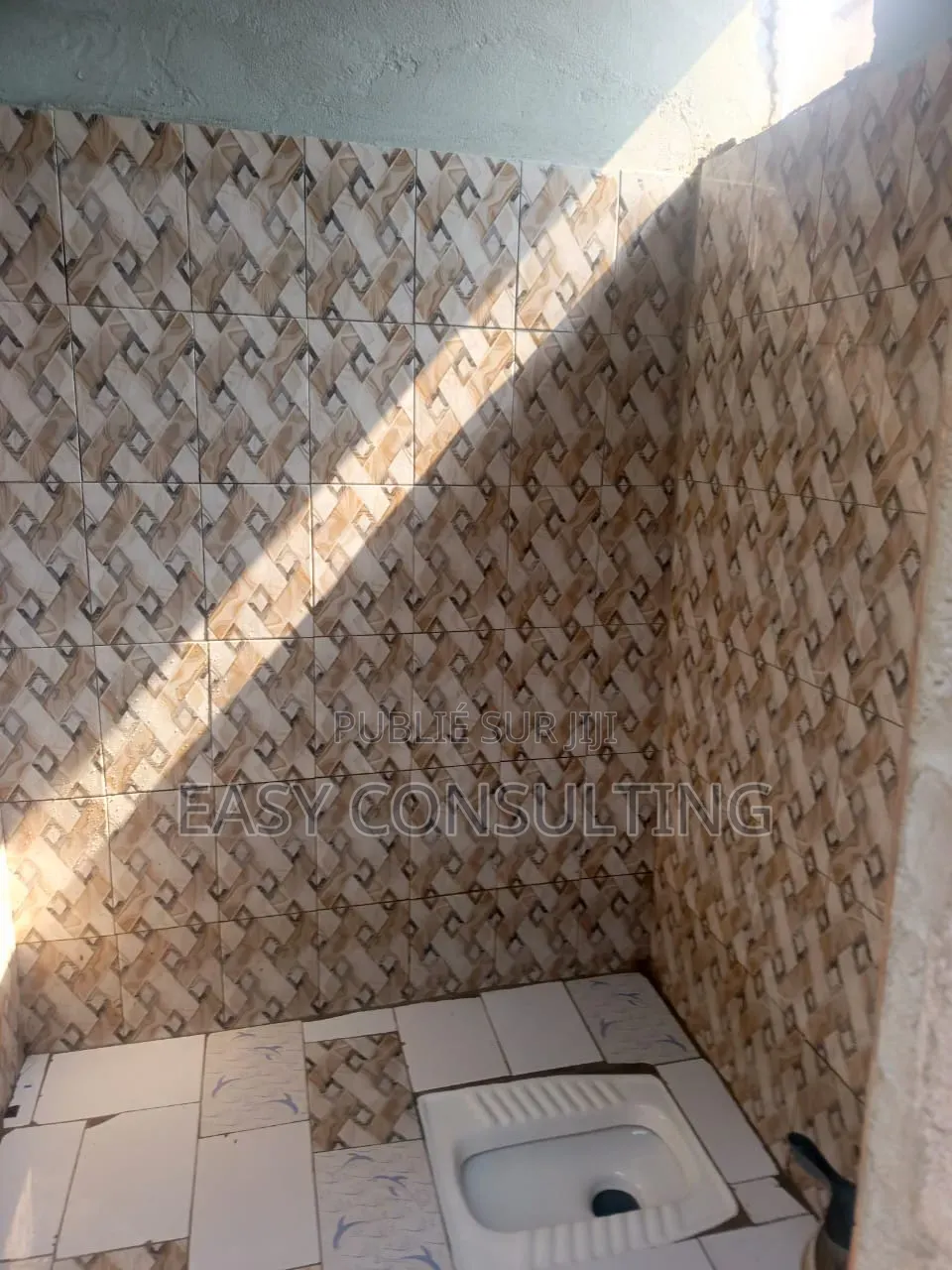 2chbre Villa dans Foire, Lemba à Vendre