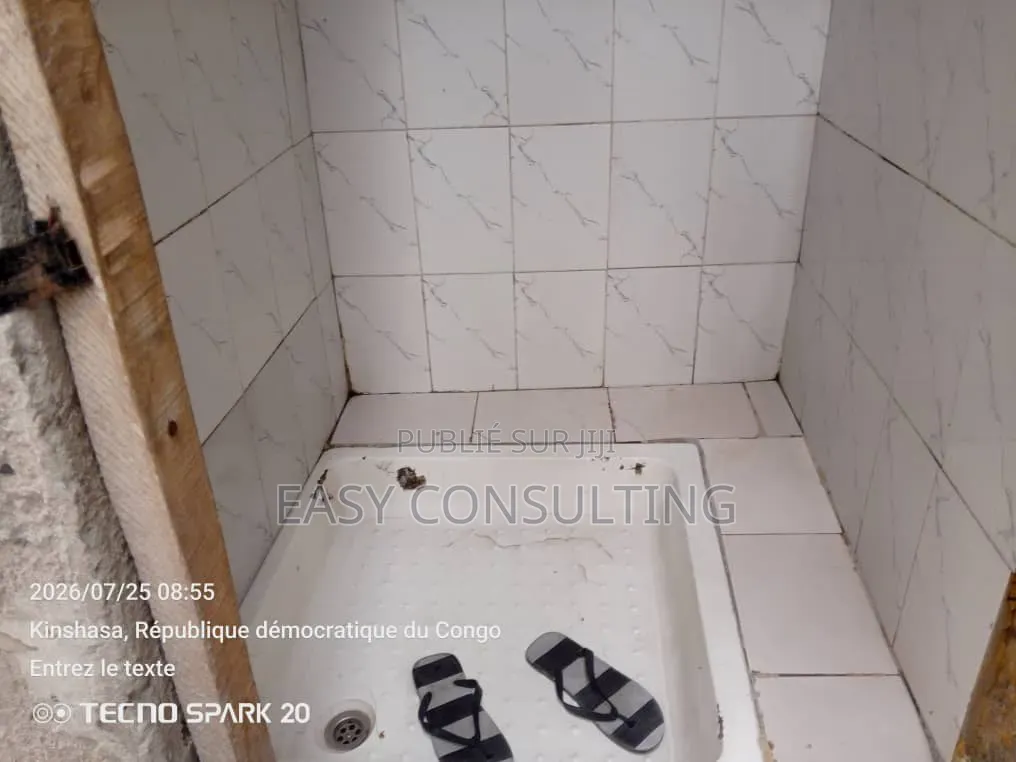 2chbre Villa dans Terre Jaune, Nsele à Vendre
