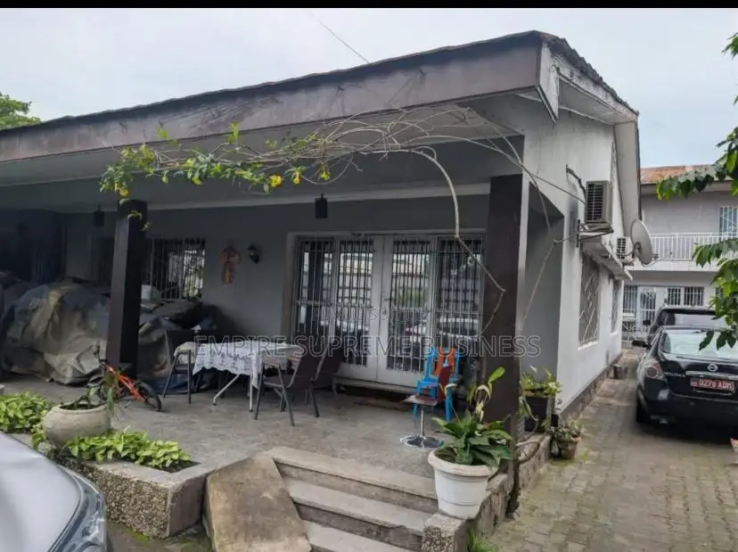 4chbre Villa dans Empire Supreme, Ngaliema à Vendre
