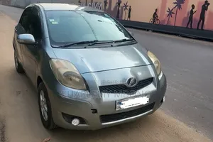 Toyota Vitz 2005 Gris