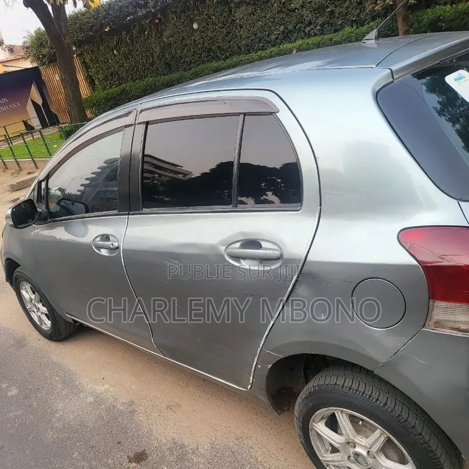 Toyota Vitz 2005 Gris