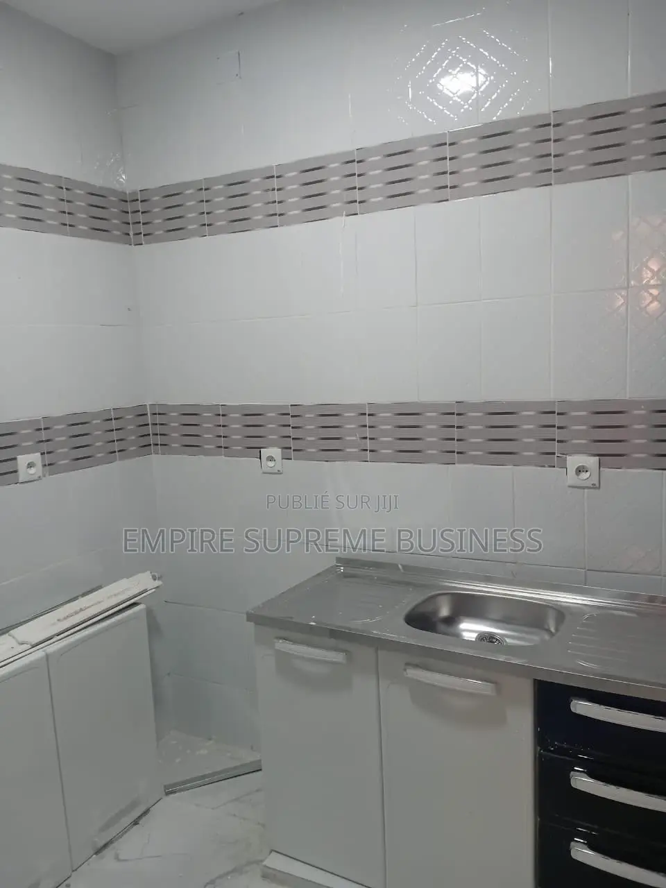 1chbre Appartement dans Empire Supreme, Ngaliema à Louer