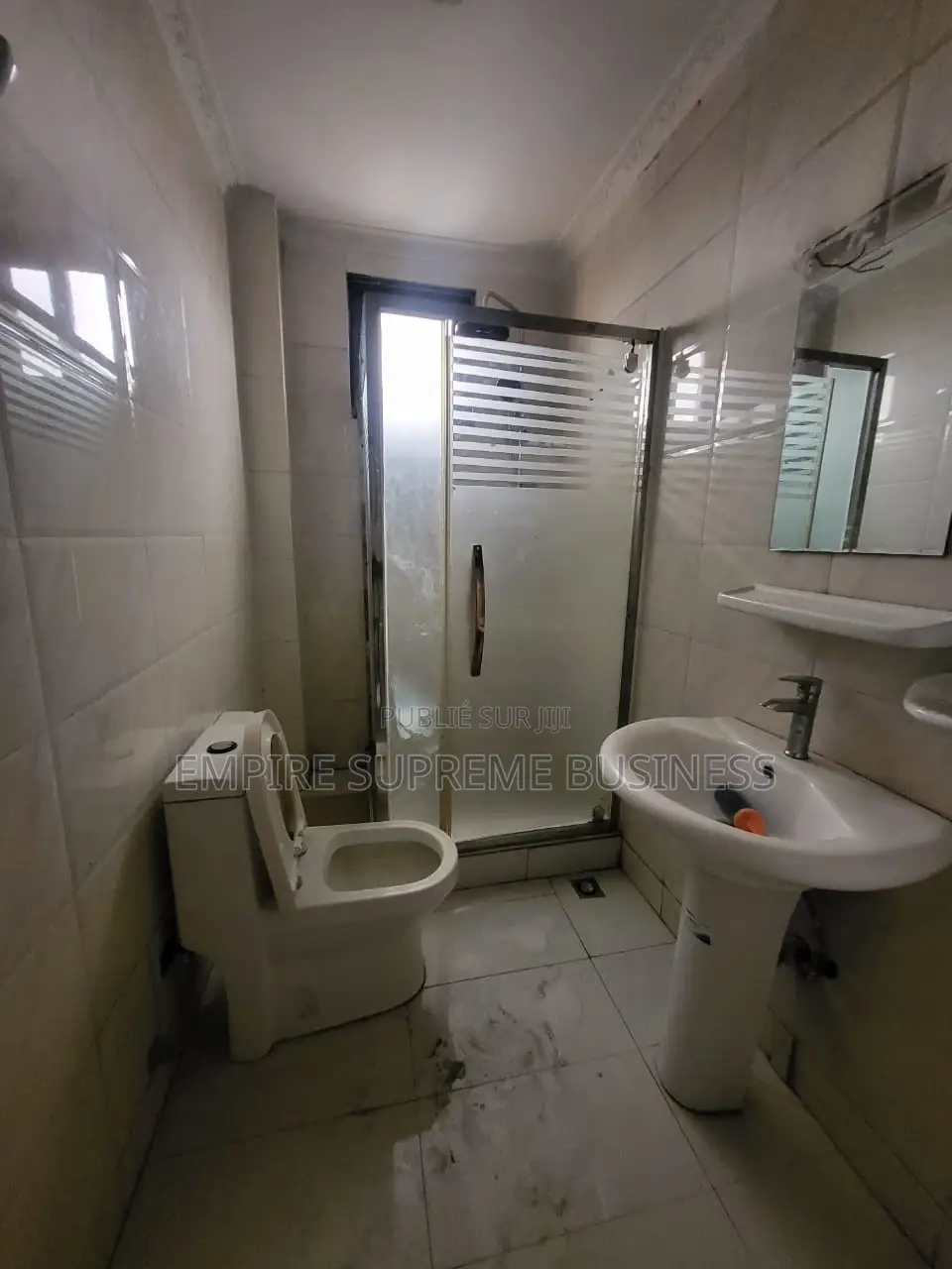 3chbre Appartement dans Empire Supreme, Kintambo à Louer