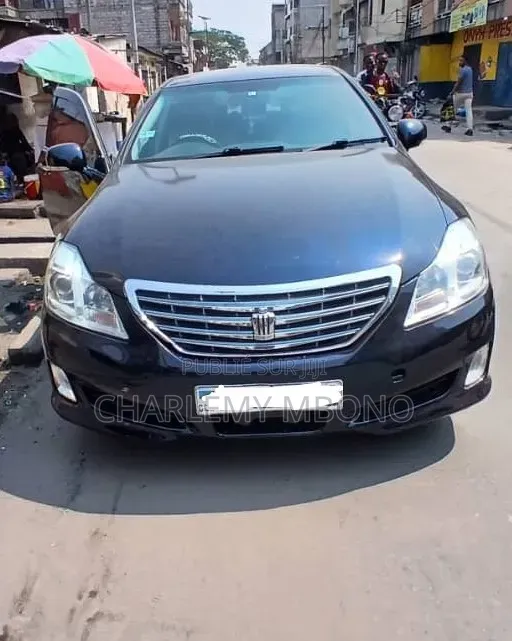 Toyota Crown Majesta 2014 Bleu