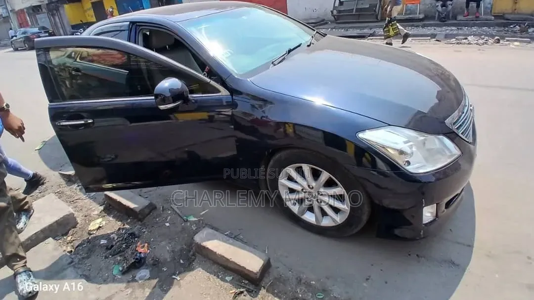 Toyota Crown Majesta 2014 Bleu