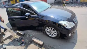 Toyota Crown Majesta 2014 Bleu