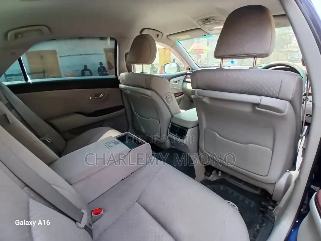 Toyota Crown Majesta 2014 Bleu