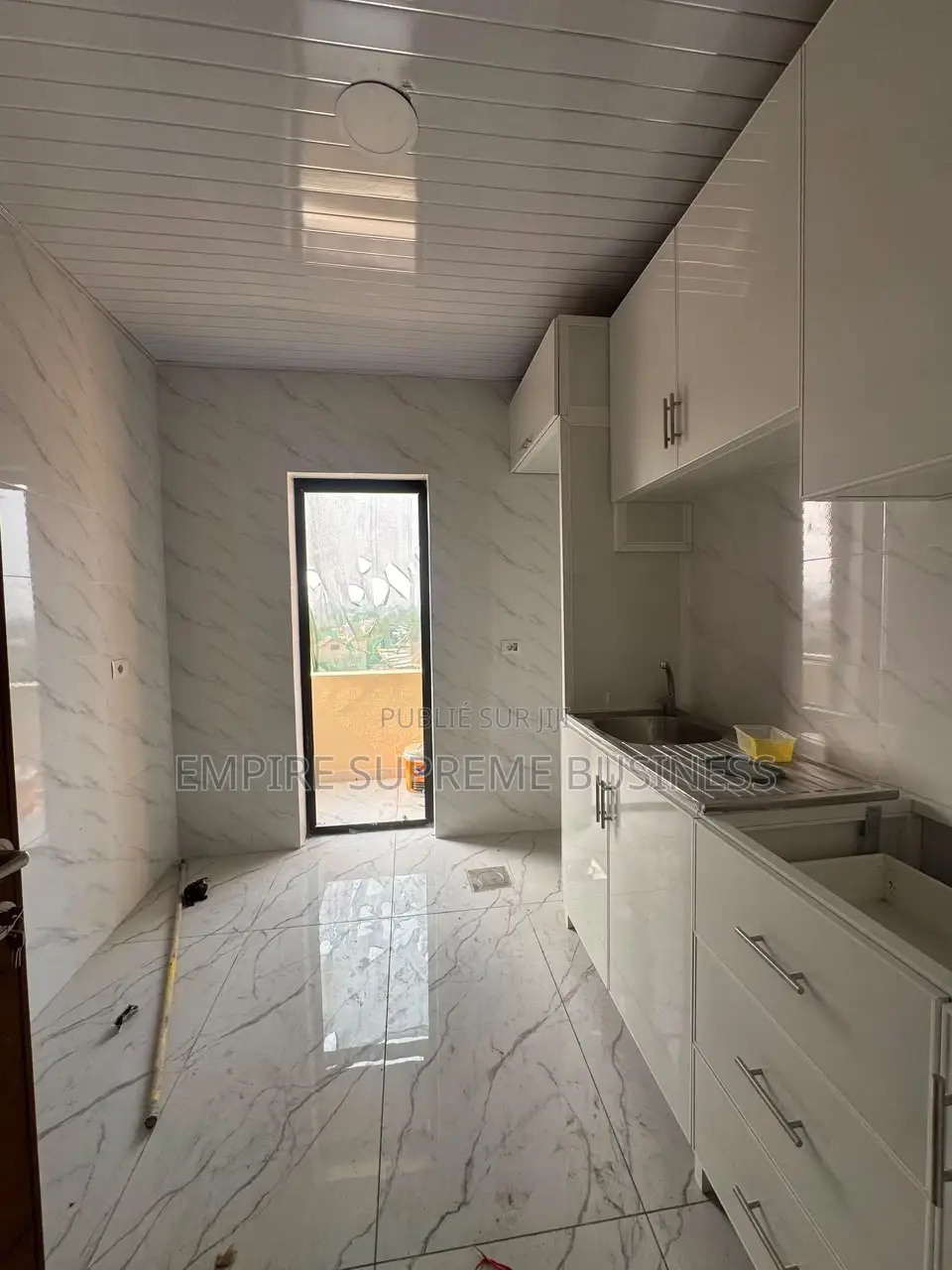 2chbre Appartement dans Empire Supreme, Ngaliema à Louer