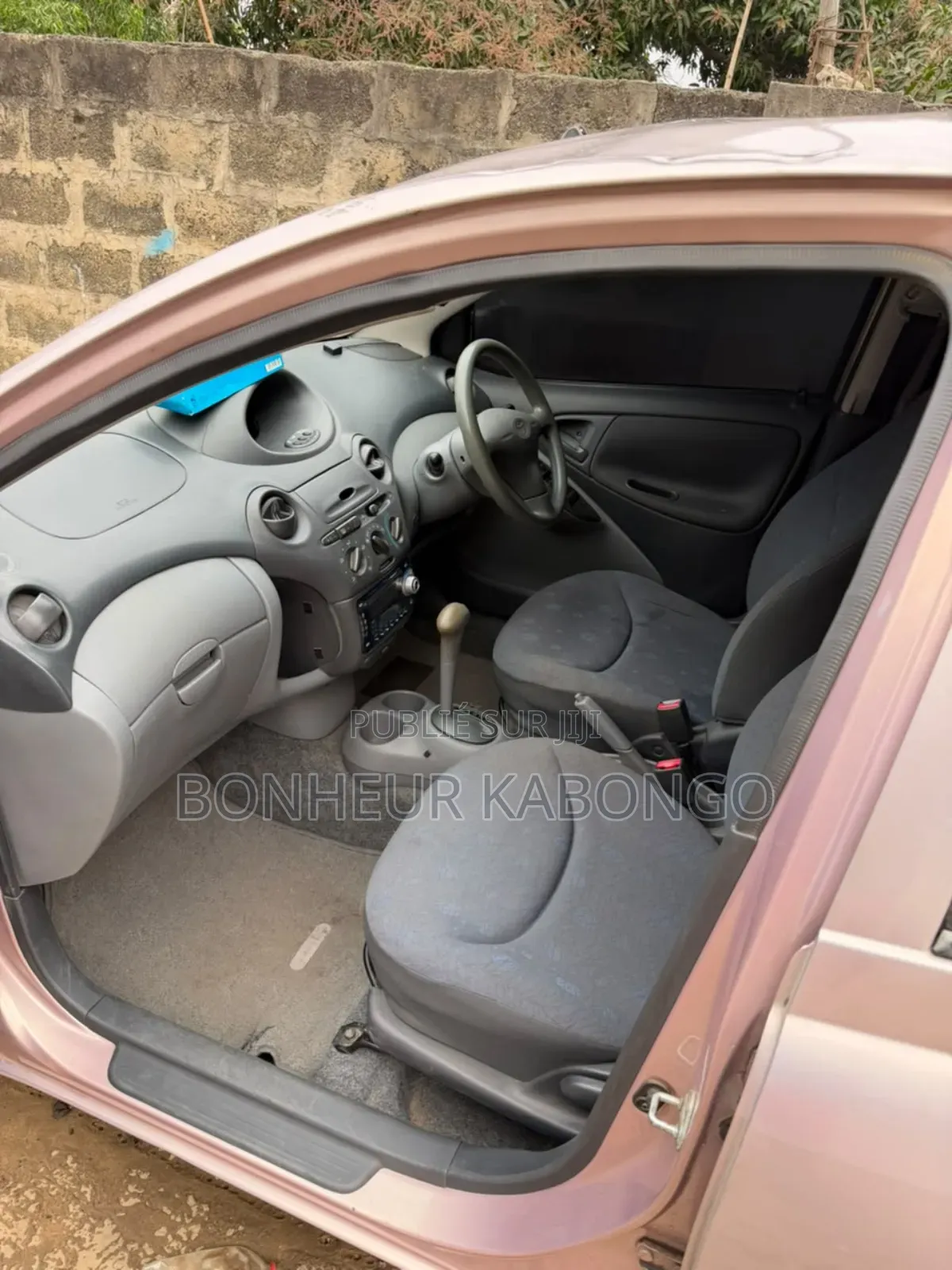 Toyota Vitz 1.3 FWD 5dr 2013 Gris