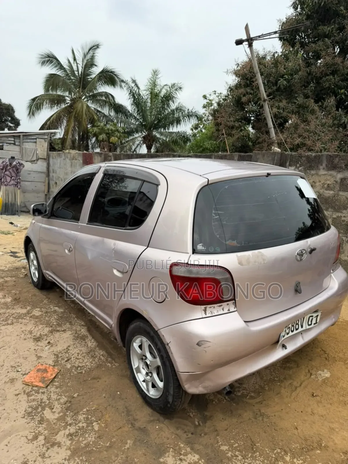 Toyota Vitz 1.3 FWD 5dr 2013 Gris