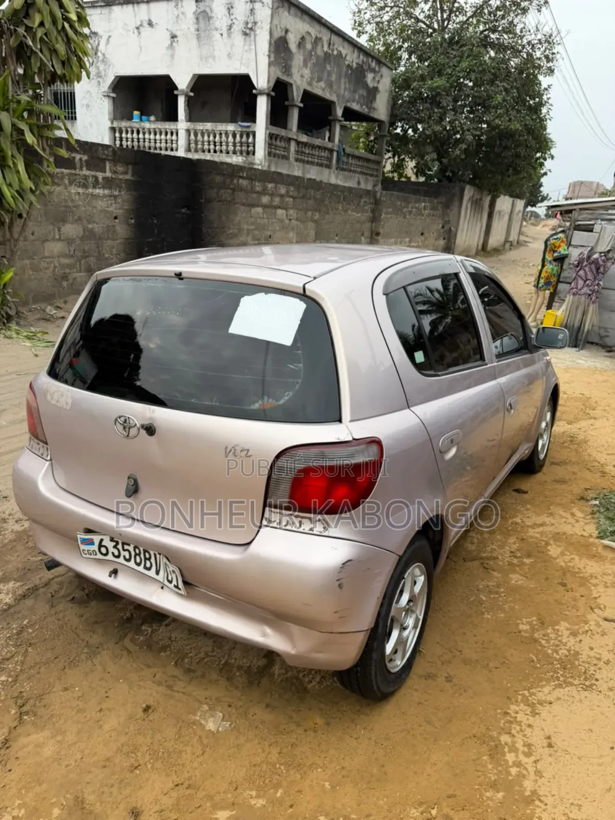 Toyota Vitz 1.3 FWD 5dr 2013 Gris