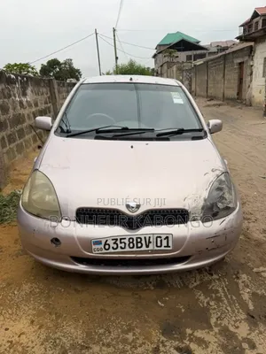 Toyota Vitz 1.3 FWD 5dr 2013 Gris