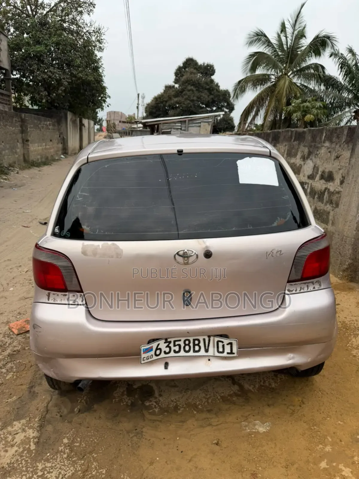 Toyota Vitz 1.3 FWD 5dr 2013 Gris