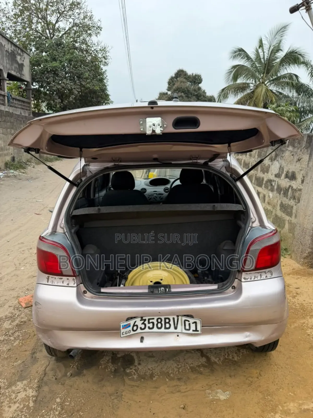 Toyota Vitz 1.3 FWD 5dr 2013 Gris