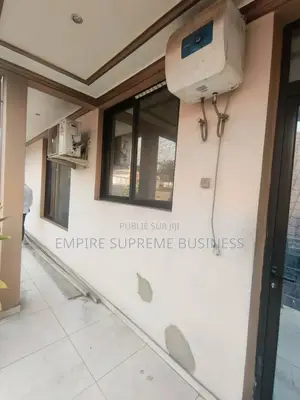 6chbre Maison dans Empire Supreme, Ngaliema à Vendre