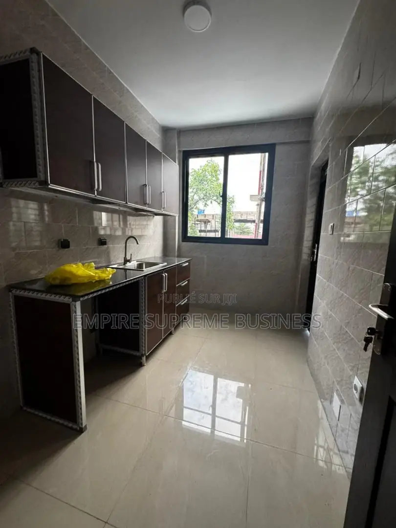 3chbre Appartement dans Empire Supreme, Kintambo à Vendre