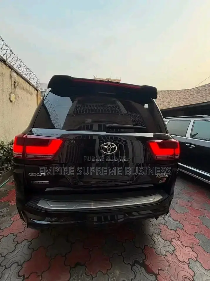 Toyota Land Cruiser 2024 Noir