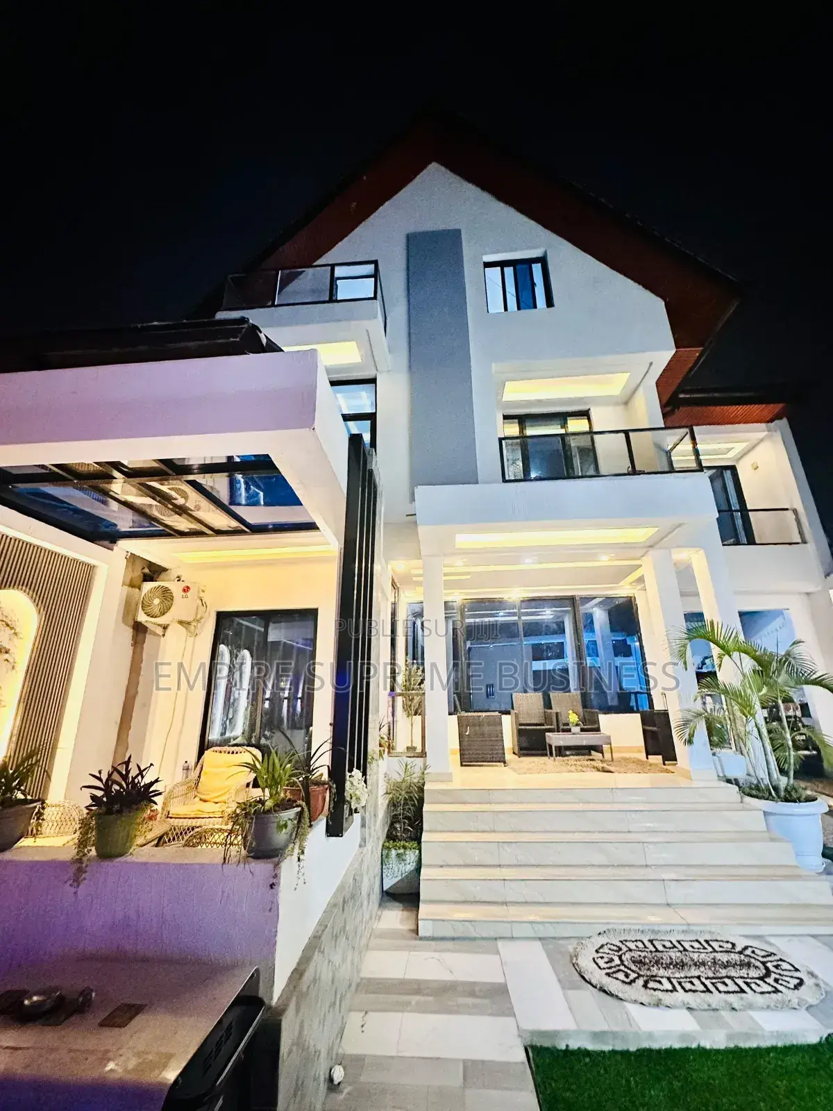 8chbre Villa dans Empire Supreme, Kintambo à Vendre