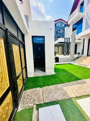8chbre Villa dans Empire Supreme, Kintambo à Vendre