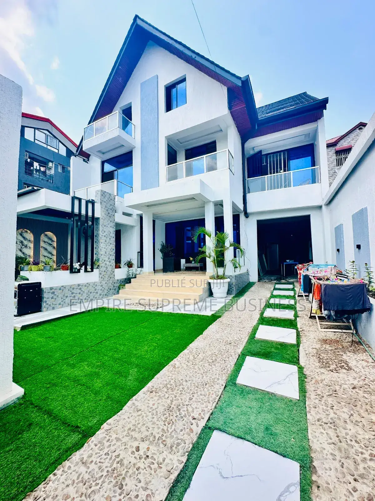 8chbre Villa dans Empire Supreme, Kintambo à Vendre