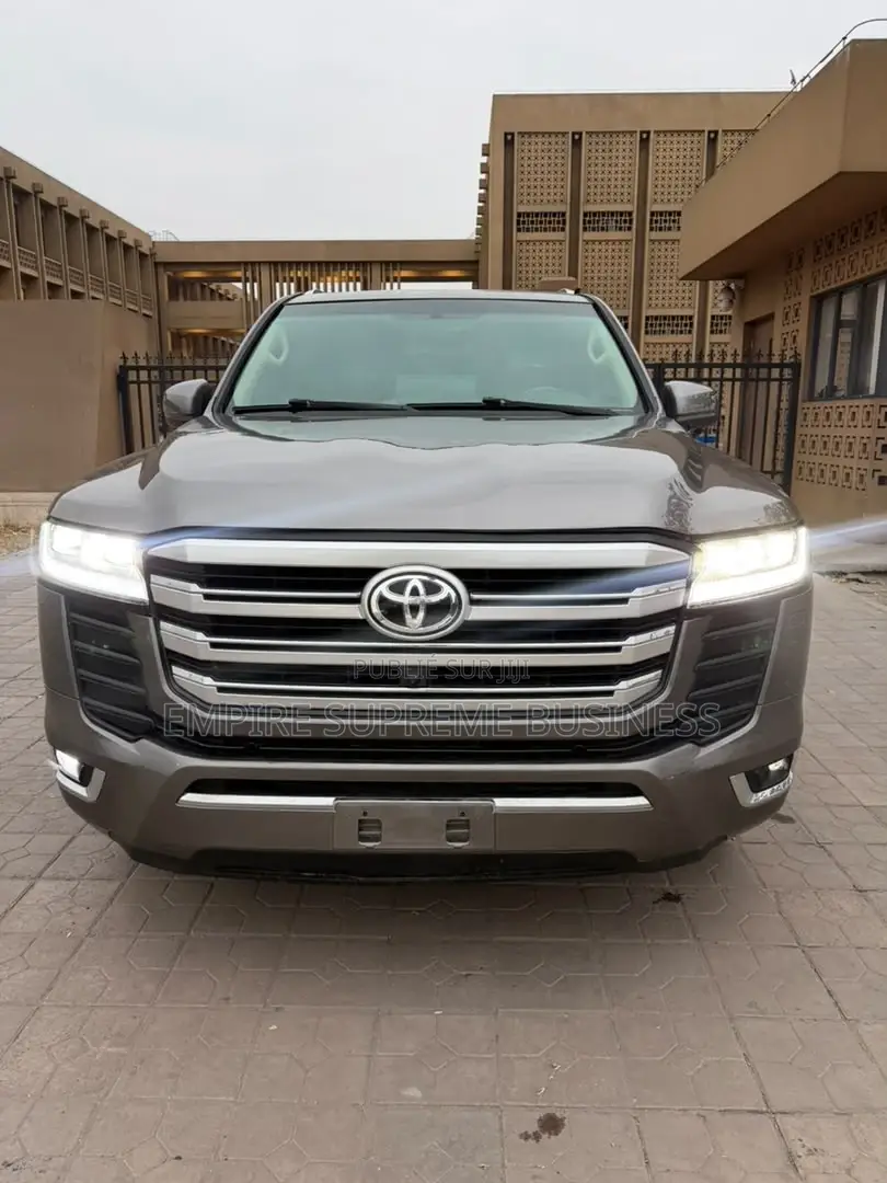 Toyota Land Cruiser 2024 Marron
