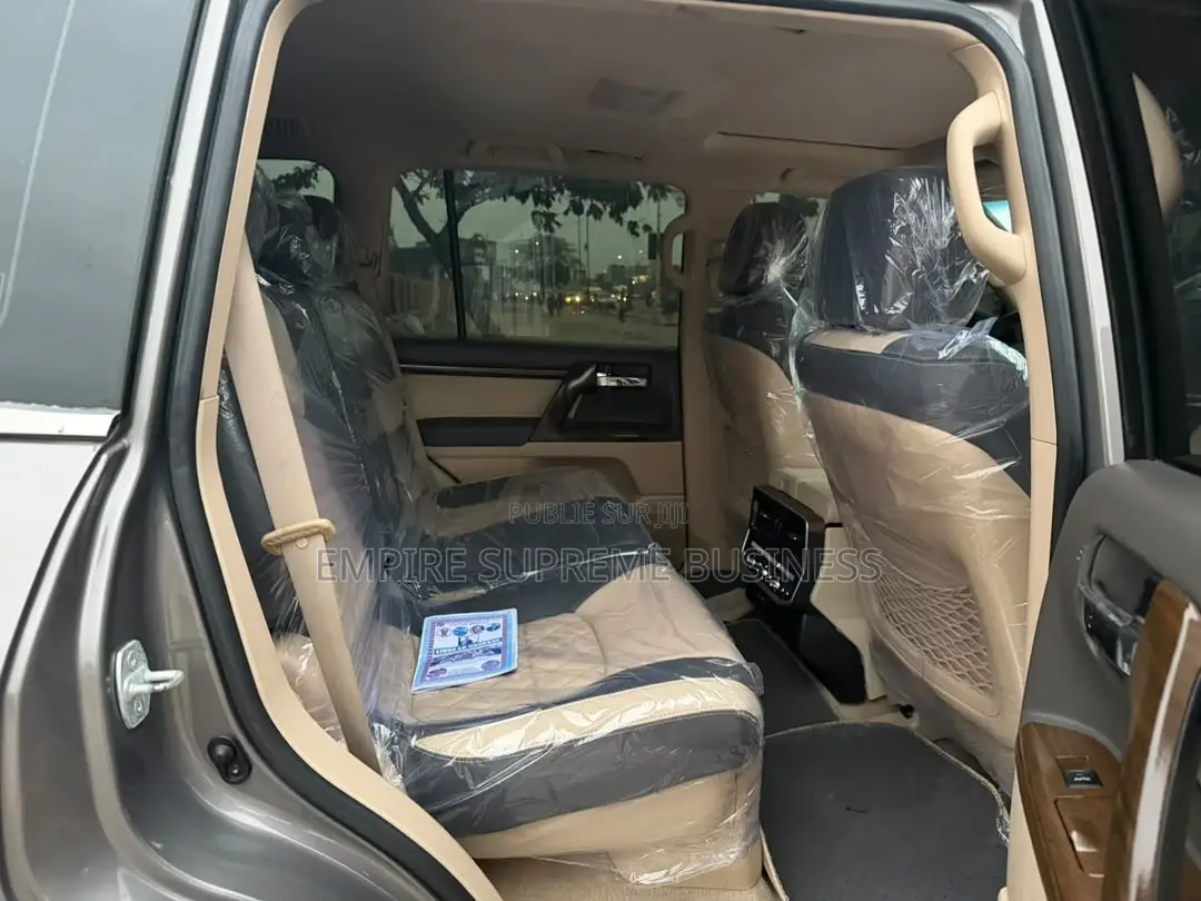Toyota Land Cruiser 2024 Marron