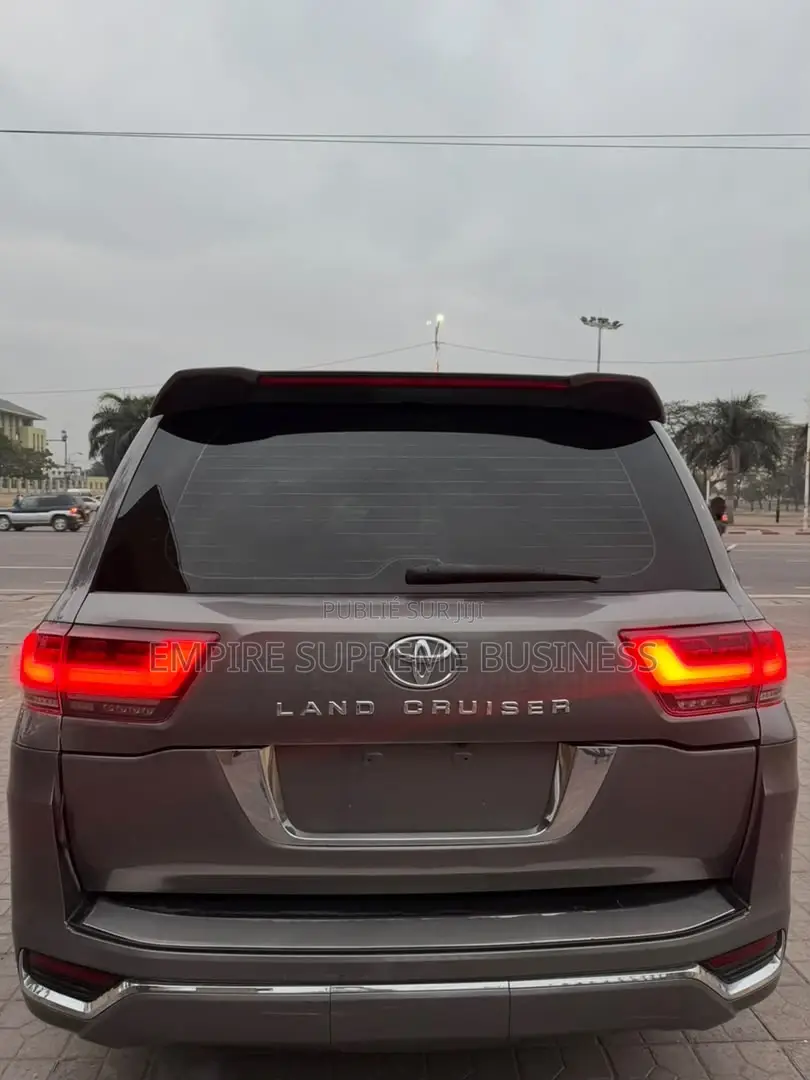 Toyota Land Cruiser 2024 Marron