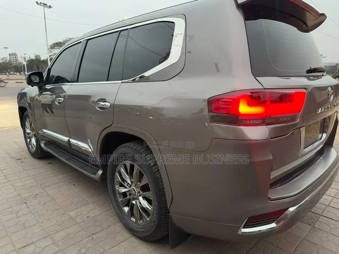 Toyota Land Cruiser 2024 Marron