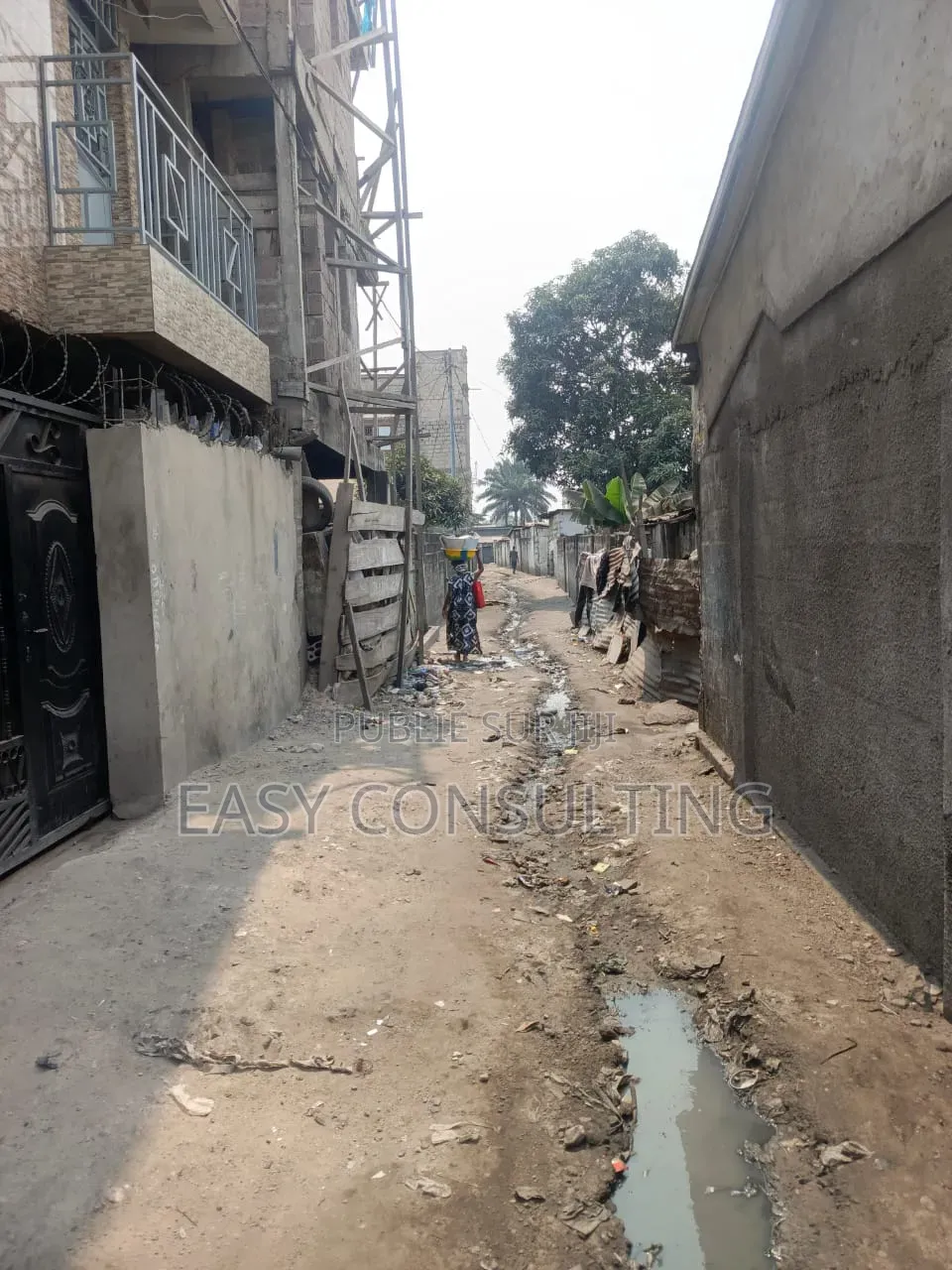 3chbre Villa dans Quartier 3, Ndjili à Vendre