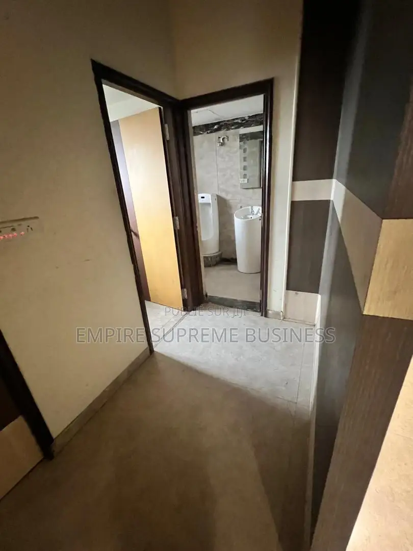 Vente Location — Bureaux Haut Standing À Gombe / Flambeau