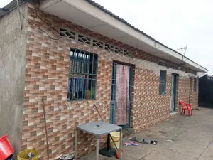 2chbre Villa dans Elengesa, Makala à Vendre