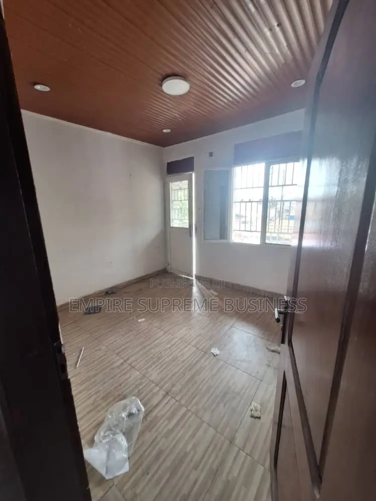 3chbre Maison dans Empire Supreme, Lingwala à Louer