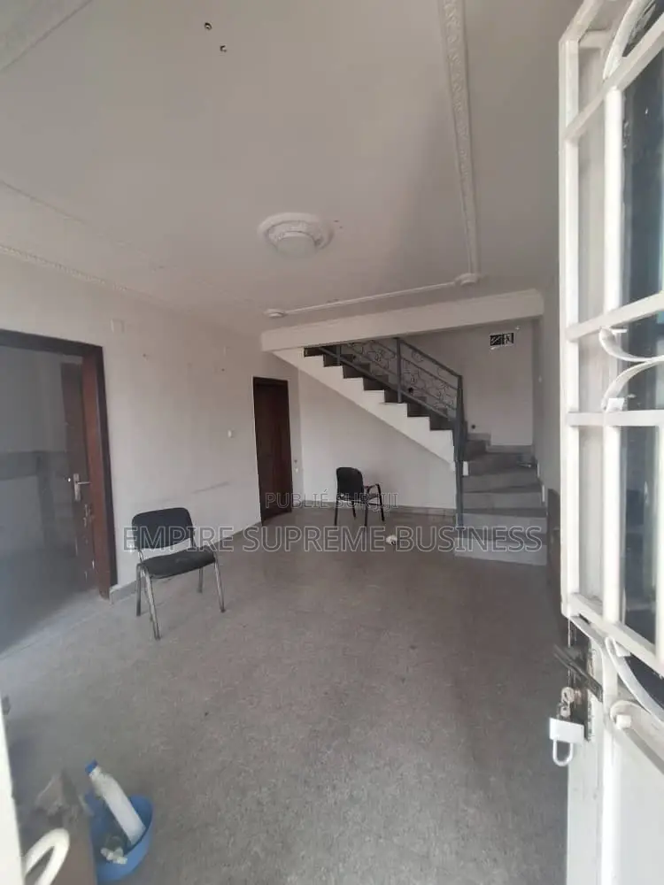 3chbre Maison dans Empire Supreme, Lingwala à Louer