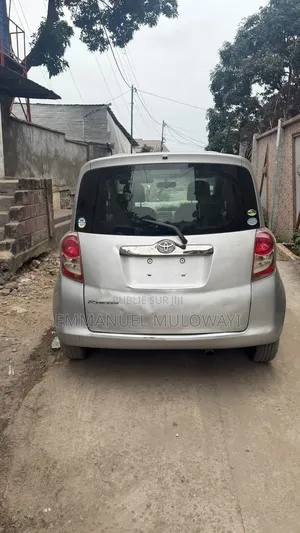 Toyota Ractis 2008 Gris