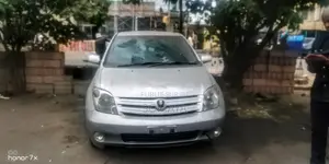 Toyota IST 2006 Gris