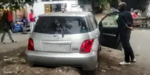 Toyota IST 2006 Gris