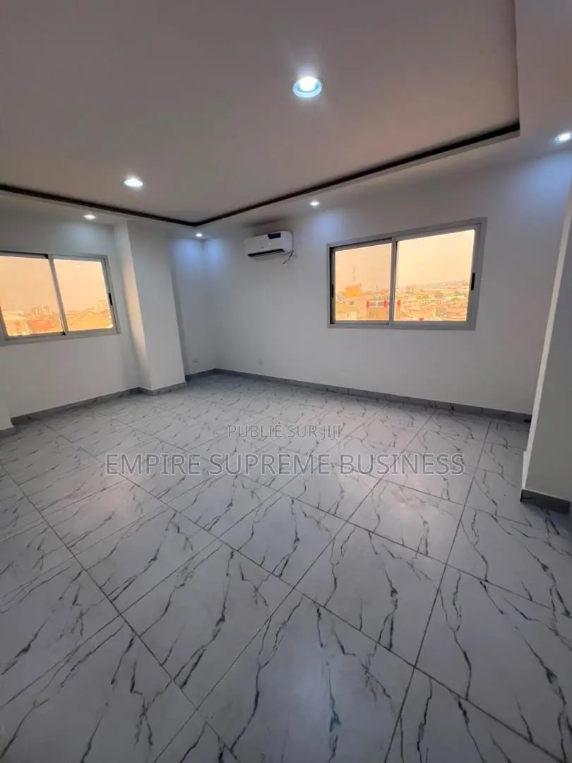 3chbre Appartement dans Empire Supreme, Kintambo à Louer