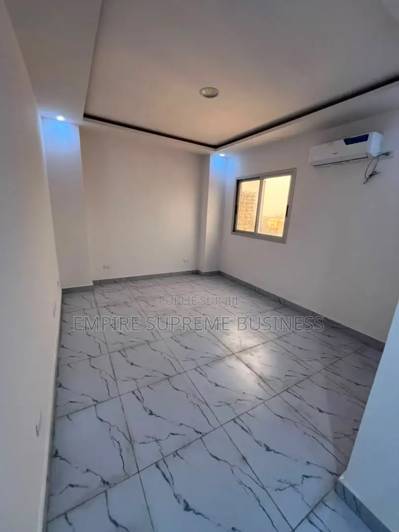 3chbre Appartement dans Empire Supreme, Kintambo à Louer