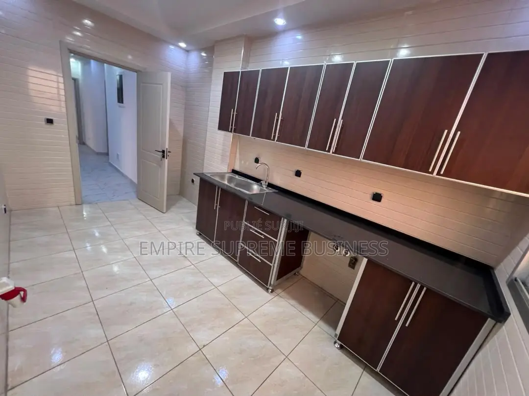 3chbre Appartement dans Empire Supreme, Kintambo à Louer