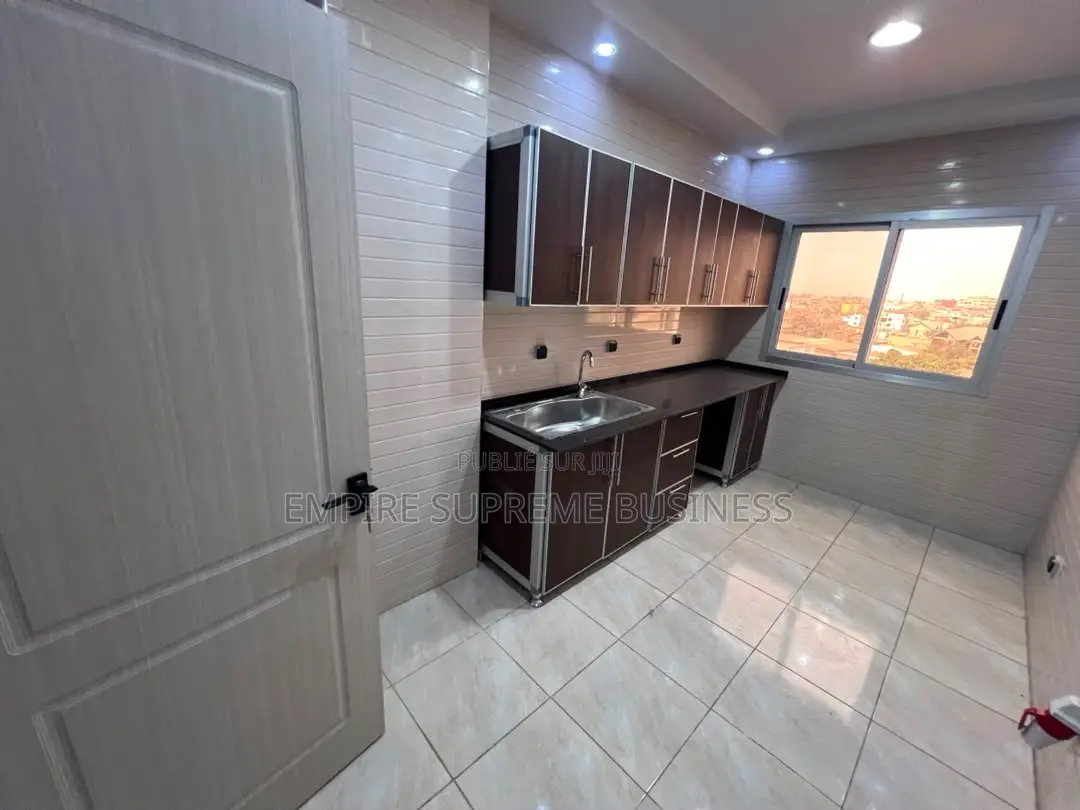 3chbre Appartement dans Empire Supreme, Kintambo à Louer