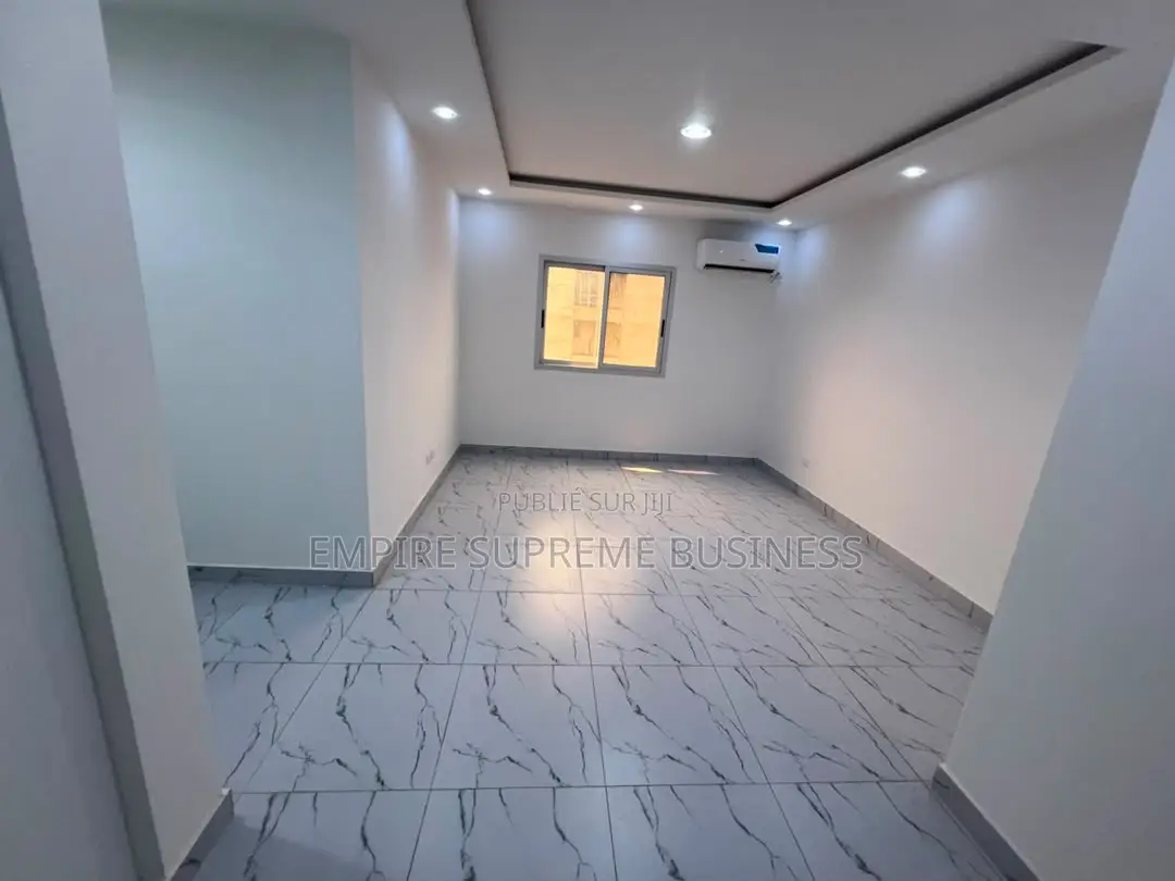 3chbre Appartement dans Empire Supreme, Kintambo à Louer