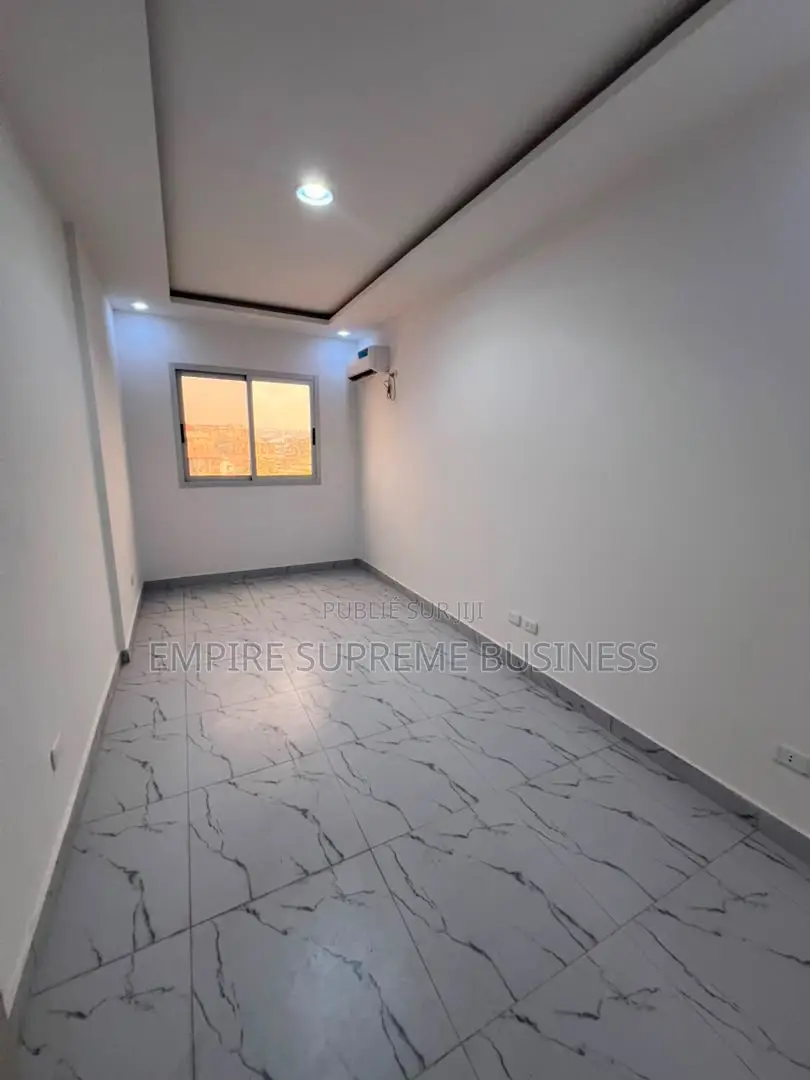 3chbre Appartement dans Empire Supreme, Kintambo à Louer